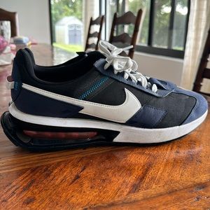 Nike Men’s Air Max Pre Day in size 13. Like new condition